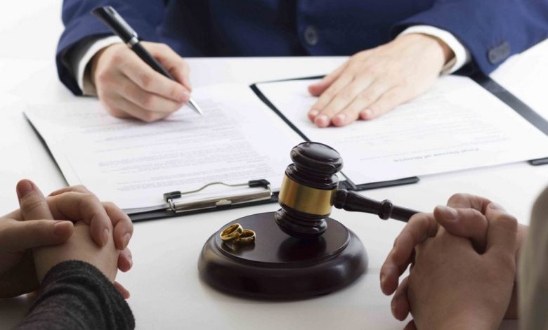 Benefits vs Risks of a Divorce Lawyer [Comparative Study]